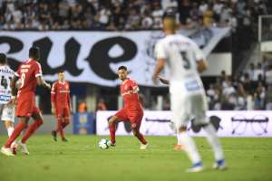 Marcelo Lomba elogia atuação do Inter e ponto conquistado em Santos