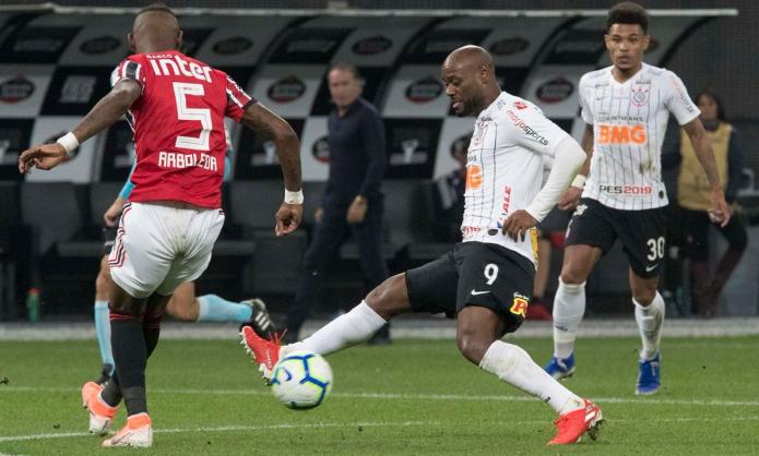 Cuca diz que não é ‘normal’ São Paulo não vencer o Corinthians na casa do rival