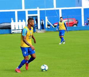 Sem Betão na zaga, Avaí busca a primeira vitória no Brasileirão contra o Ceará