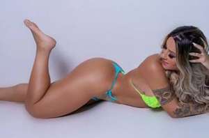 Atacante do Flamengo vive romance secreto com DJ de boate na Barra