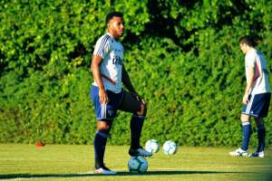 Luan treina e deve reforçar o São Paulo contra o Bahia; Nenê sofre pancada