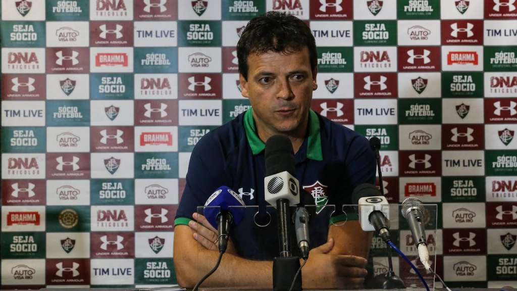  Em nota, Fluminense repudia a expulsão de Fernando Diniz diante do Bahia
