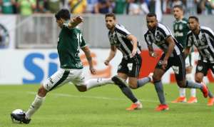 Seleção FI do Brasileirão com lateral da seleção e jogadores 'construtores'