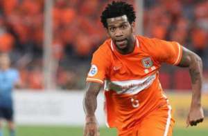 Corinthians se aproxima de acerto com zagueiro campeão brasileiro de 2015