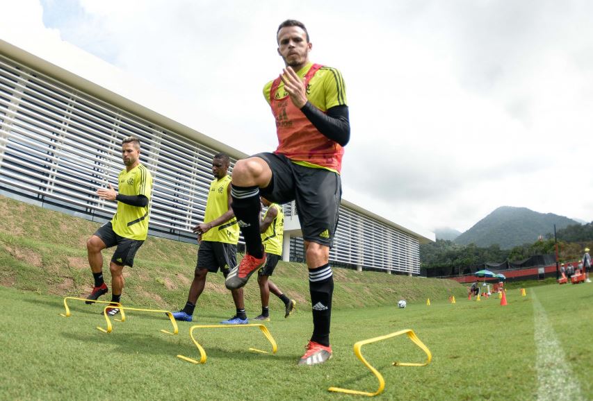 Renê elogia Abel e reforça apoio de grupo do Fla ao técnico: ‘Tudo vai dar certo’