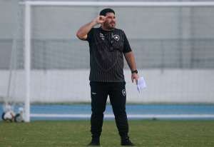 Sul-Americana: Apesar da vantagem, técnico pede postura ofensiva ao Botafogo