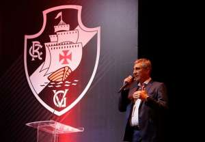 Presidente do Vasco vai tentar empréstimo para pagar salários atrasados