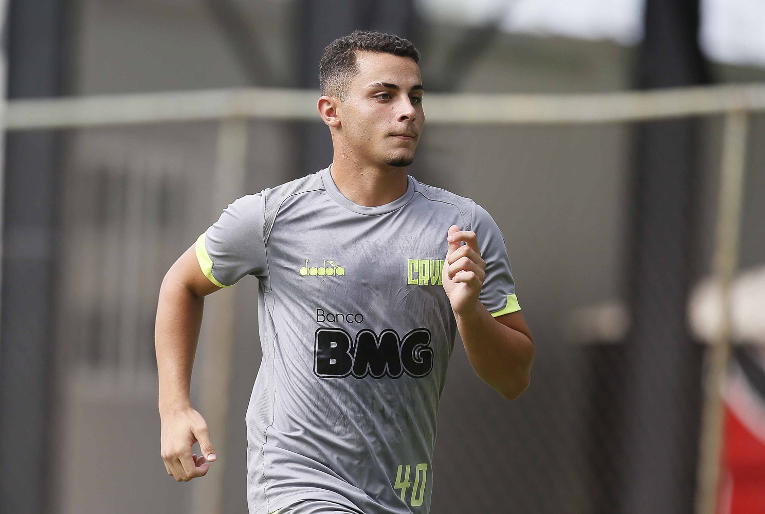 Luxemburgo observa valores da base do Vasco em treino para clássico de domingo