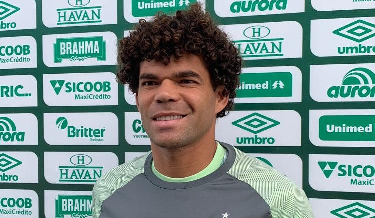 Camilo se apresenta e faz primeiro treino pela Chapecoense