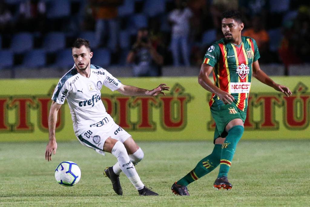 Palmeiras recebe Sampaio Corrêa e luta contra acomodação para avançar