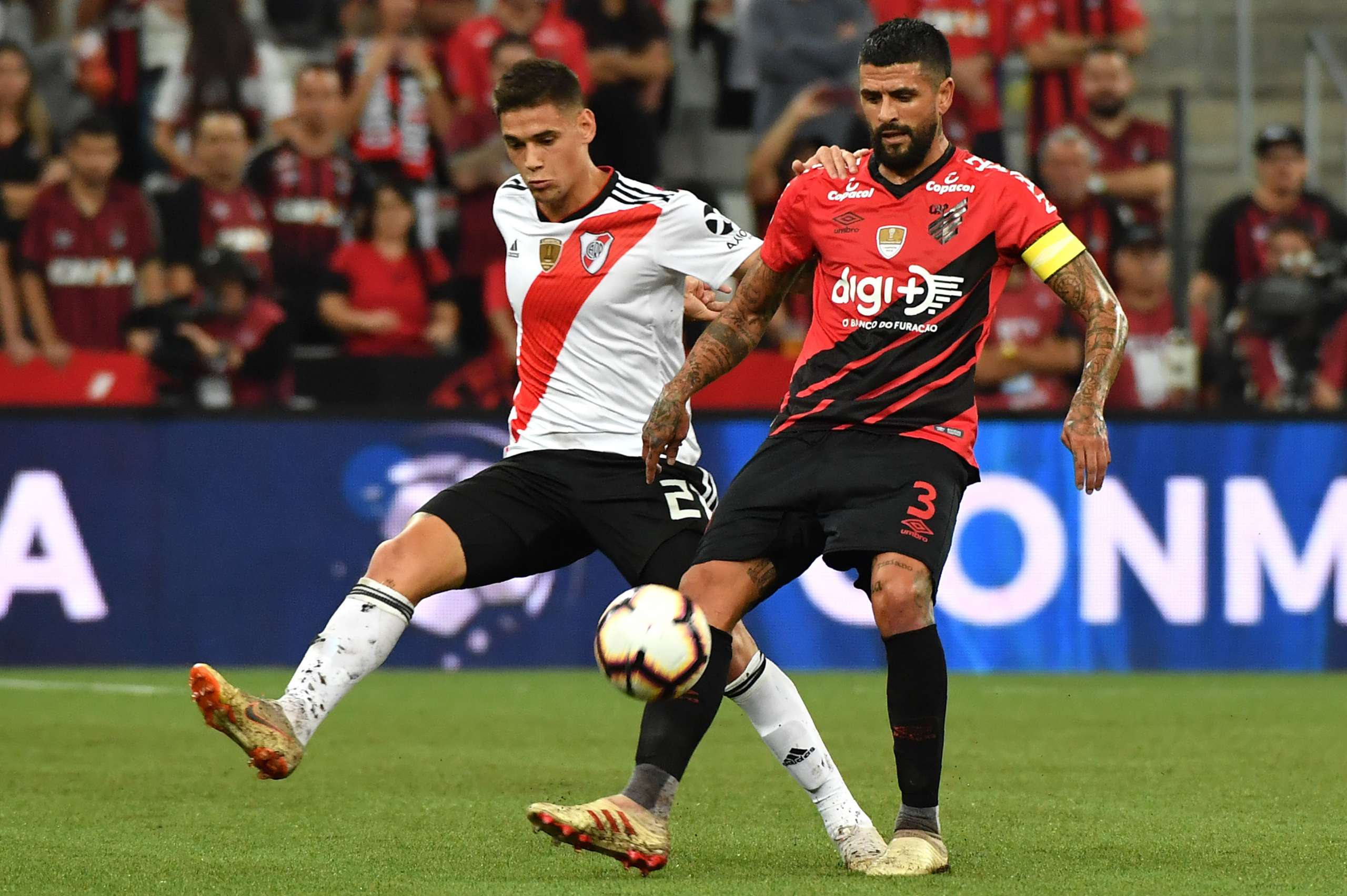 Por segunda taça internacional, Athletico-PR tenta segurar o River Plate