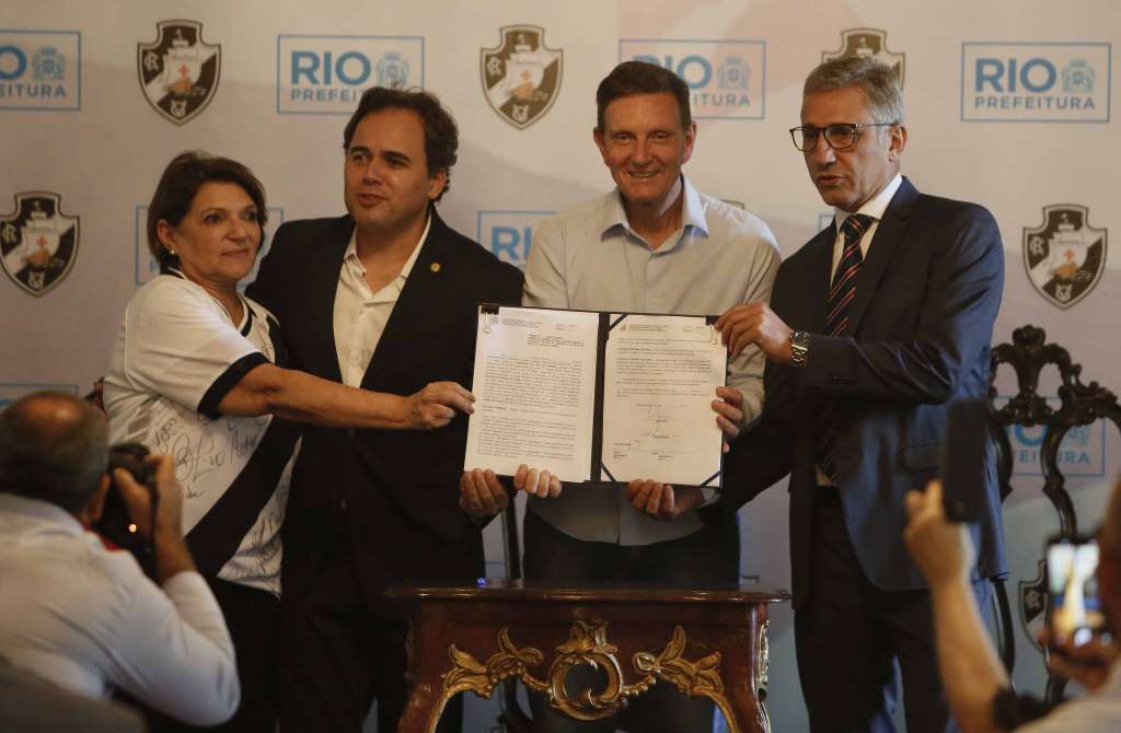 Vereador Alexandre Isquierdo, Prefeito Marcello Crivella e Alexandre Campello (Foto: Rafael Ribeiro/Vasco)