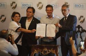 Após polêmica, prefeito do Rio cede terreno para construção de CT do Vasco