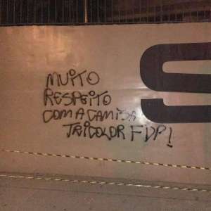 Morumbi é pichado após eliminação do São Paulo; Leco e Nenê são os alvos