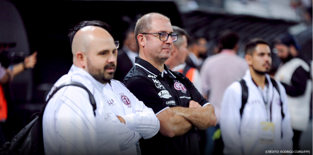  Técnico da Ferroviária acredita em aprendizado para buscar a vaga (Crédito: Rodrigo Corsi/FPF)