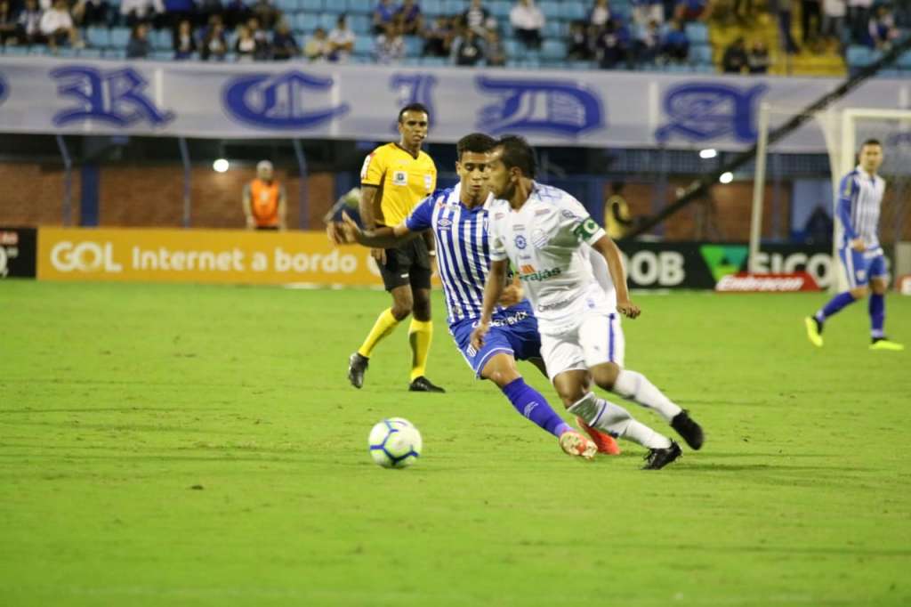 Na beira da crise, Avaí joga todas as suas fichas contra o Internacional