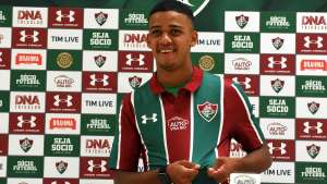 Ex-São Paulo é apresentado no Fluminense e exalta Fernando Diniz
