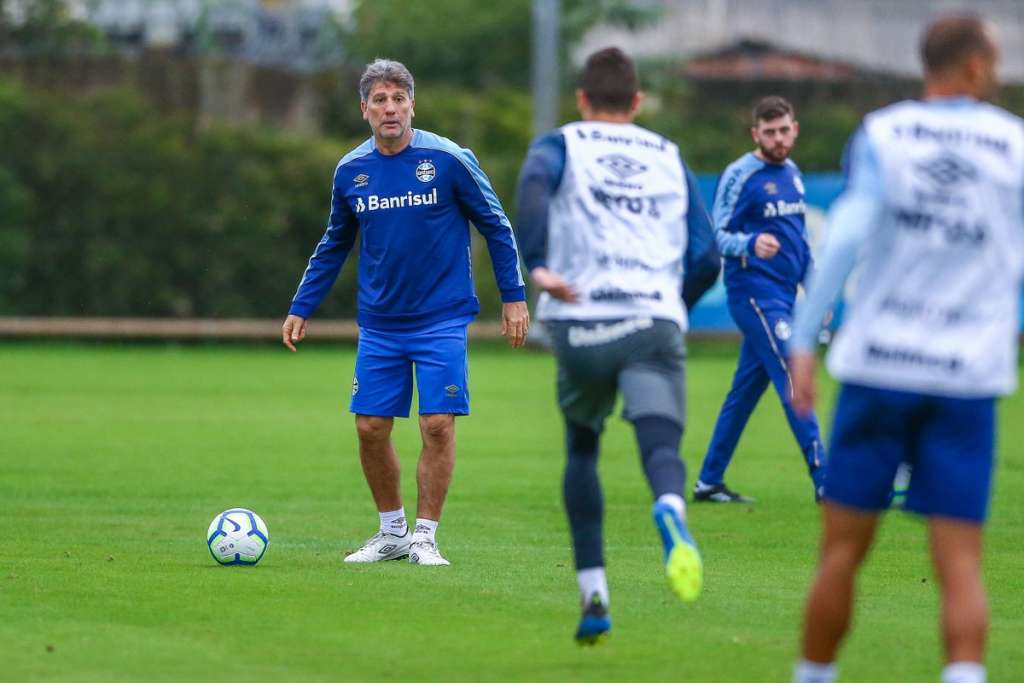 Cheio de desfalques, Renato Gaúcho fecha treino do Grêmio para jogo contra Bahia