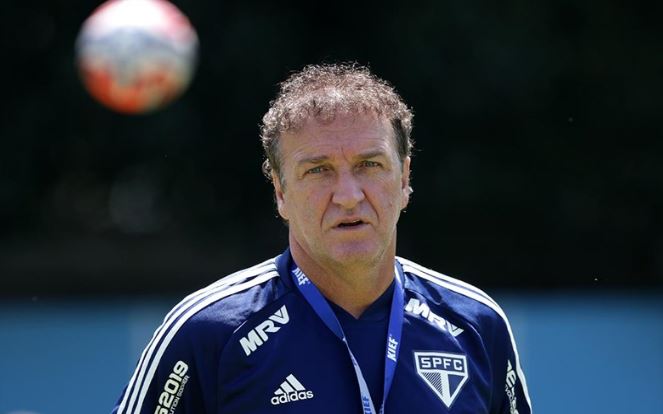 Cuca diz que errou ao falar sobre saídas de atletas do São Paulo e pede desculpas