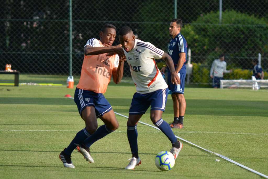 Calazans é regularizado e pode reforçar o São Paulo no domingo