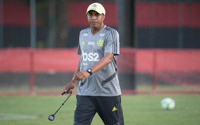 Interino testa Arrascaeta e Diego no time titular do Fla para duelo com Fortaleza