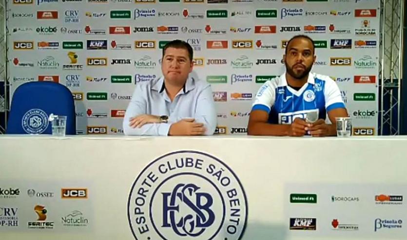 Alecsandro ficou na bronca com a arbitragem e reclamou pênalti não marcado. (Foto: Divulgação)