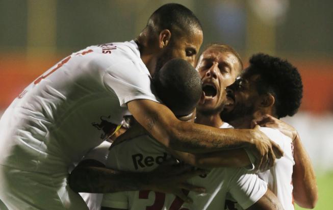 SÉRIE B: Um novo líder paulista, CRB surpreende e Figueira vence com gol contra