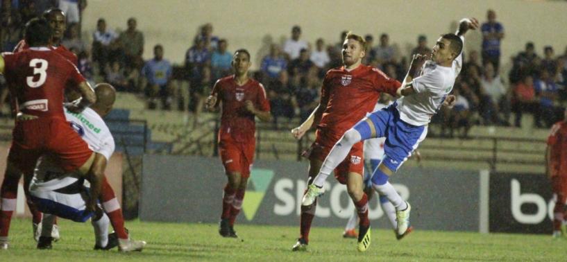 São Bento perdeu boas chances. Foto: Neto Bonvino