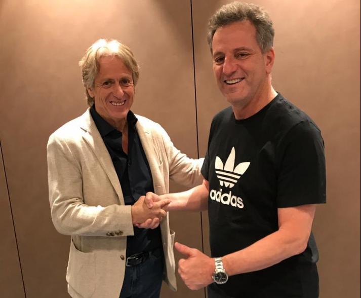O presidente do Flamengo, Rodolfo Landim (à direita), foi até a Espanha para acertar com o técnico português Jorge Jesus (à esquerda).