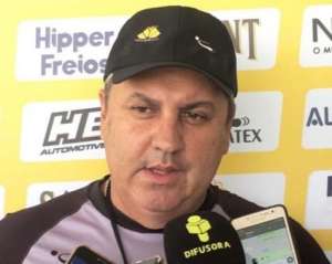 Série B: Nova derrota balança técnico, que não convence com as suas explicações