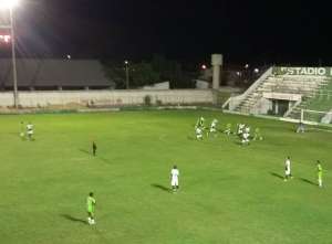 Coruripe-AL 0 x 0 Salgueiro-PE - Carcará do Sertão empata, mas pode classificar