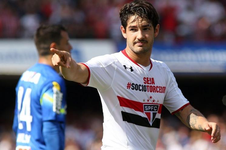 Pato vem sendo um dos jogadores mais criticados do elenco