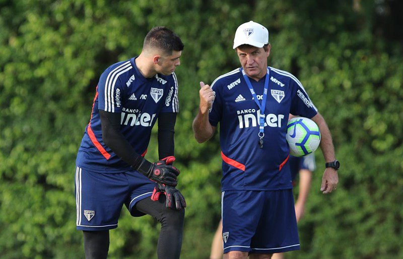 Sem vencer há cinco jogos, Cuca se diz calejado e não teme demissão no São Paulo