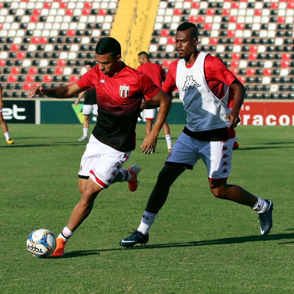 Roberto Cavalo comemora campanha do Botafogo: 