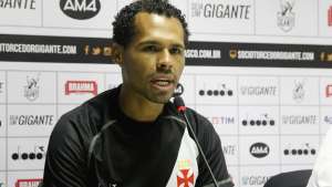 Série B: Guarani 'flerta' com zagueiro do Vasco e aguarda aval de diretor