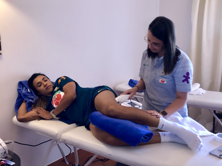Copa do Mundo Feminina: Lesionada, Marta segue em tratamento e faz exame nesta segunda