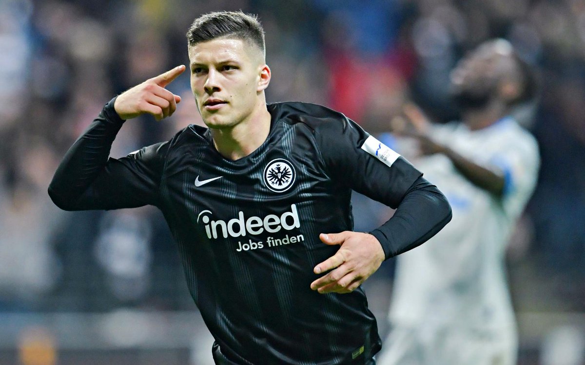 Real Madrid anuncia contratação de atacante sérvio do Eintracht Frankfurt