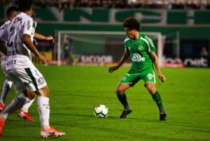 Após derrota na reestreia, meia espera retribuir carinho na Chapecoense