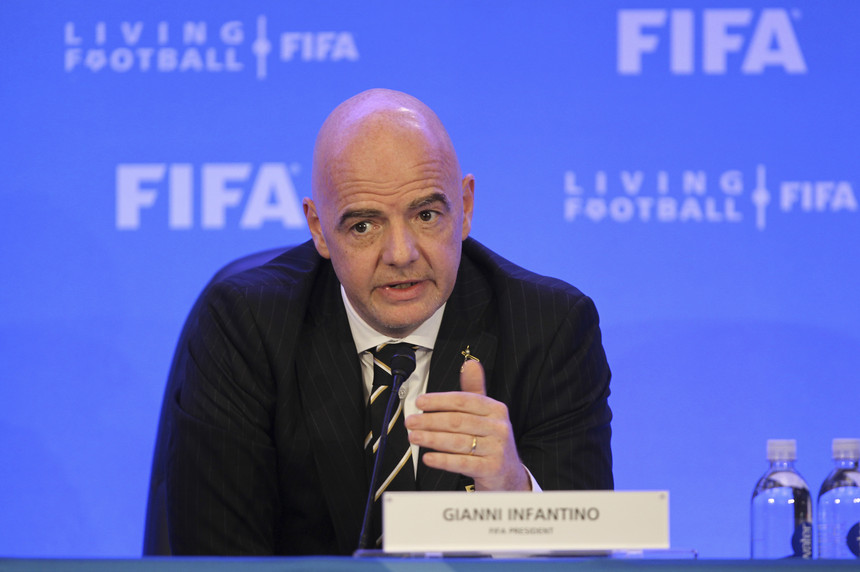 Sem oposição, suíço é reeleito presidente da Fifa até 2023