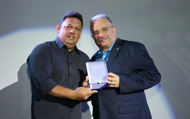 Por história em três clubes, Jurandir recebe premiação da Federação Cearense de Futebol