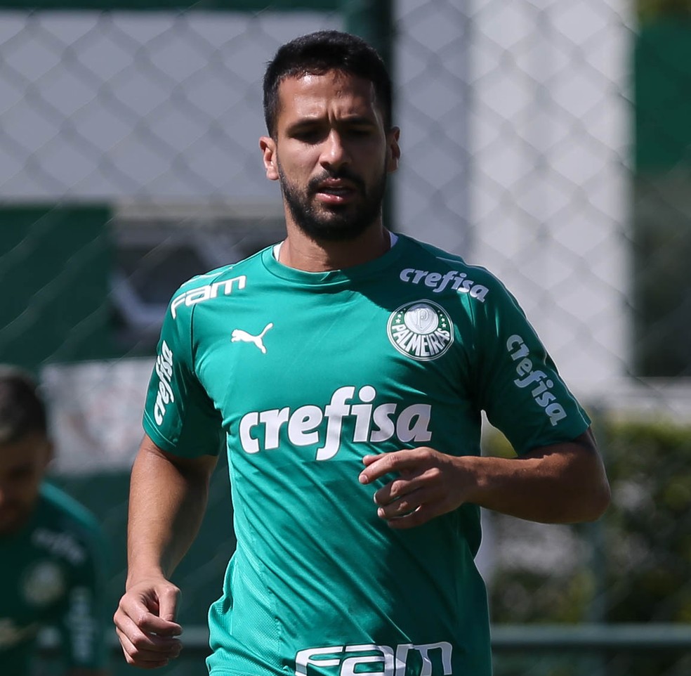 Zagueiro Luan treina com bola e pode retornar ao Palmeiras no sábado