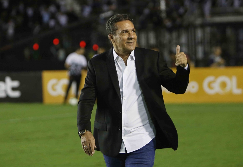 Recuperado, Fernando Miguel se coloca à disposição para ajudar o Vasco a reagir