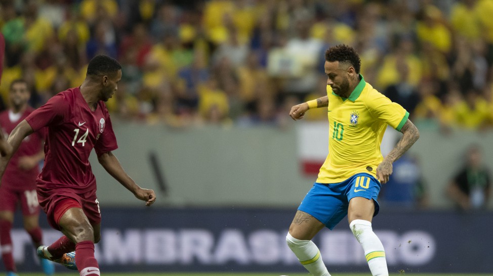 Corte e novo problema físico encerram passagem turbulenta de Neymar pela Seleção