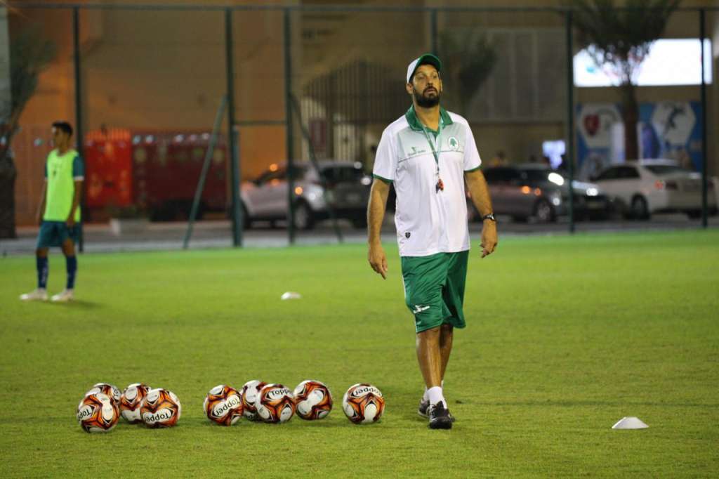 Eduardo Allax vive momento positivo no comando técnico do Boavista