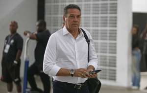 Luxemburgo fecha treino e faz mistério no Vasco para encarar o Internacional
