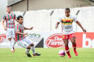 Série D: Pensando no futuro, Brusque-SC renova contrato de lateral por três anos