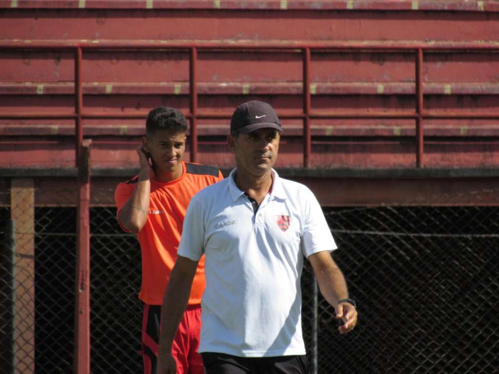 O técnico João Batista poderá contar com o retorno do lateral-esquerdo Vinícius Araújo e do atacante Irving (Foto: Cláudio Herrera/Flamengo Guarulhos)