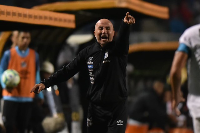 Sampaoli vê Santos pagar pela sua ansiedade e lamenta público pequeno no Pacaembu
