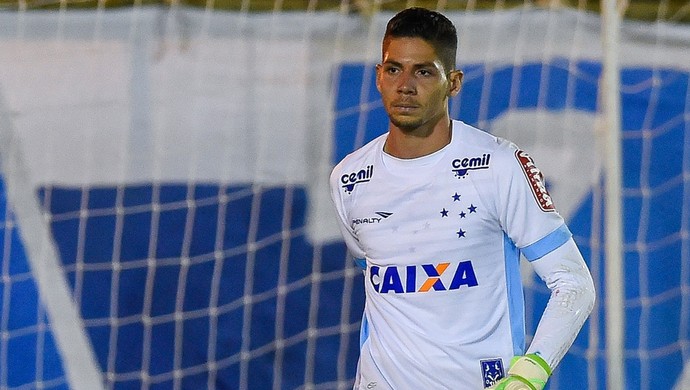 Ceará acerta com goleiro que estava na Europa e pertence ao Cruzeiro