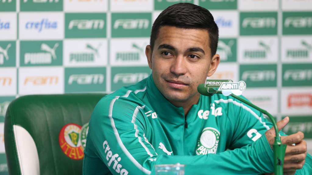 O atacante Dudu minimizou a possibilidade do Athletico-PR atuar com um time reserva